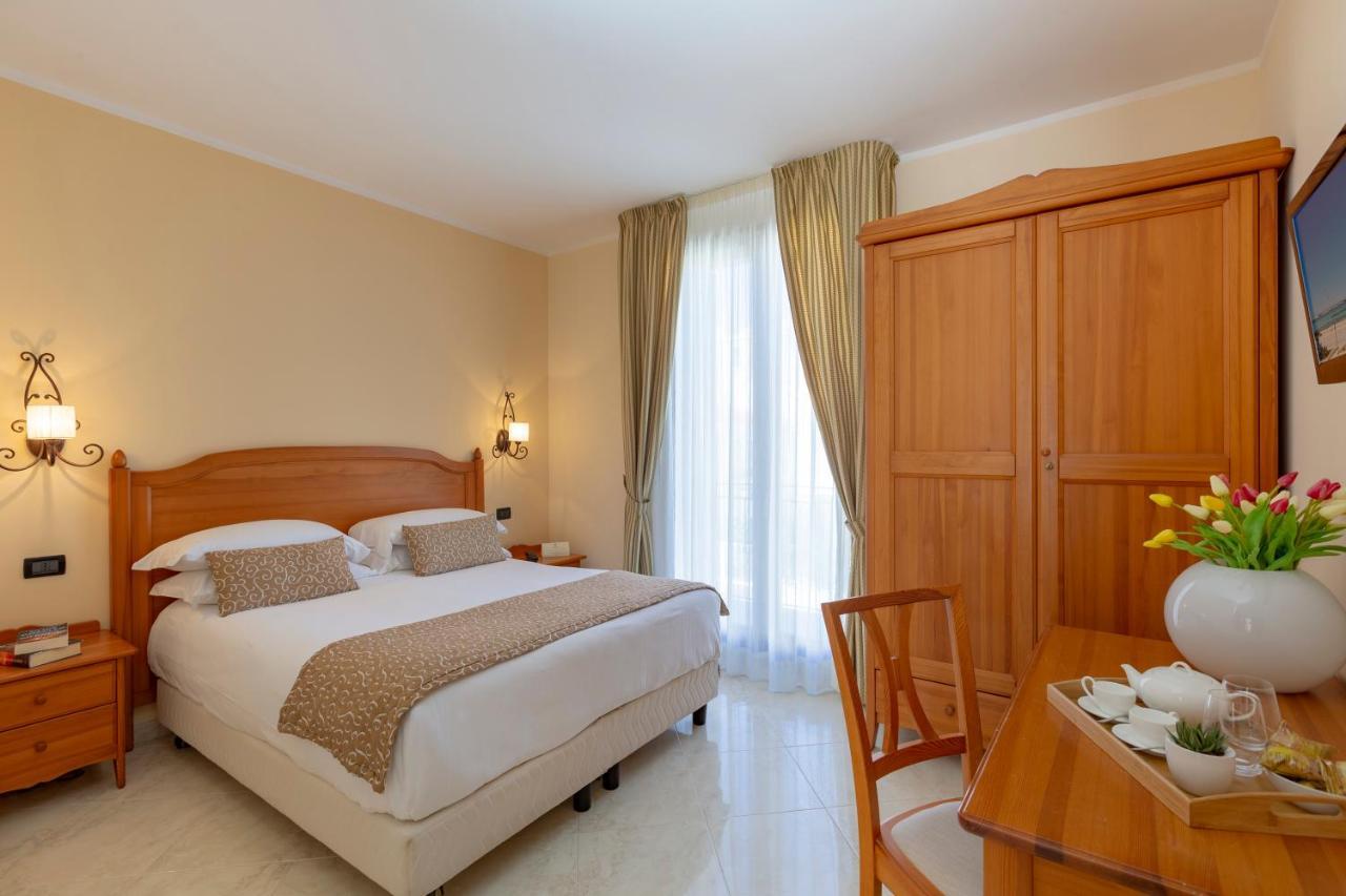Hotel Mira