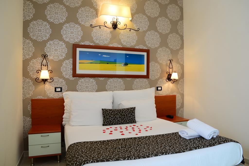 Mira Hotel 3*